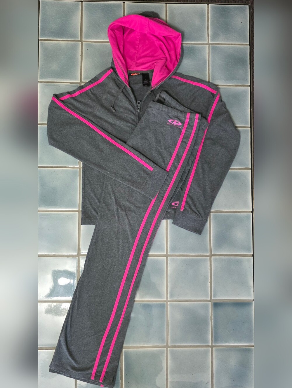DKNY ACTIVE | Gray and Hot Pink Hoodie & Joggers Set